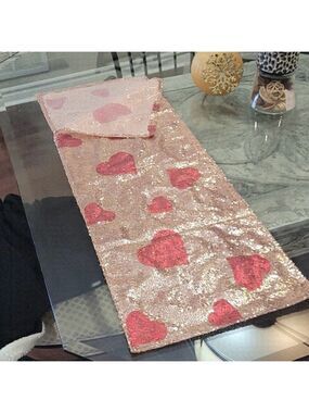 Heart glitter table runnew